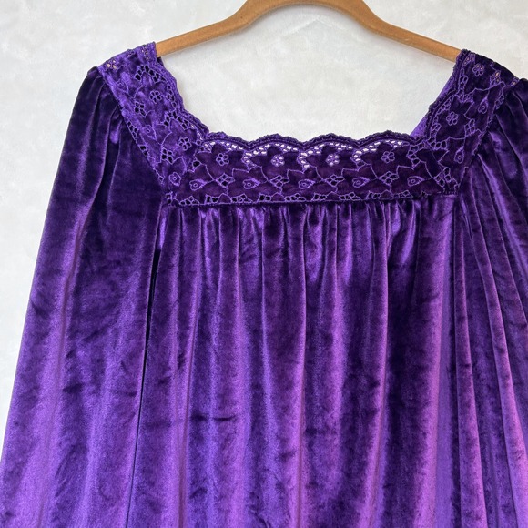 Vtg 1970s Purple Velvet Maxi Dress Lace Empire Whimsigoth USA Gown Robe - Picture 7 of 13